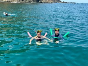 people snorkling